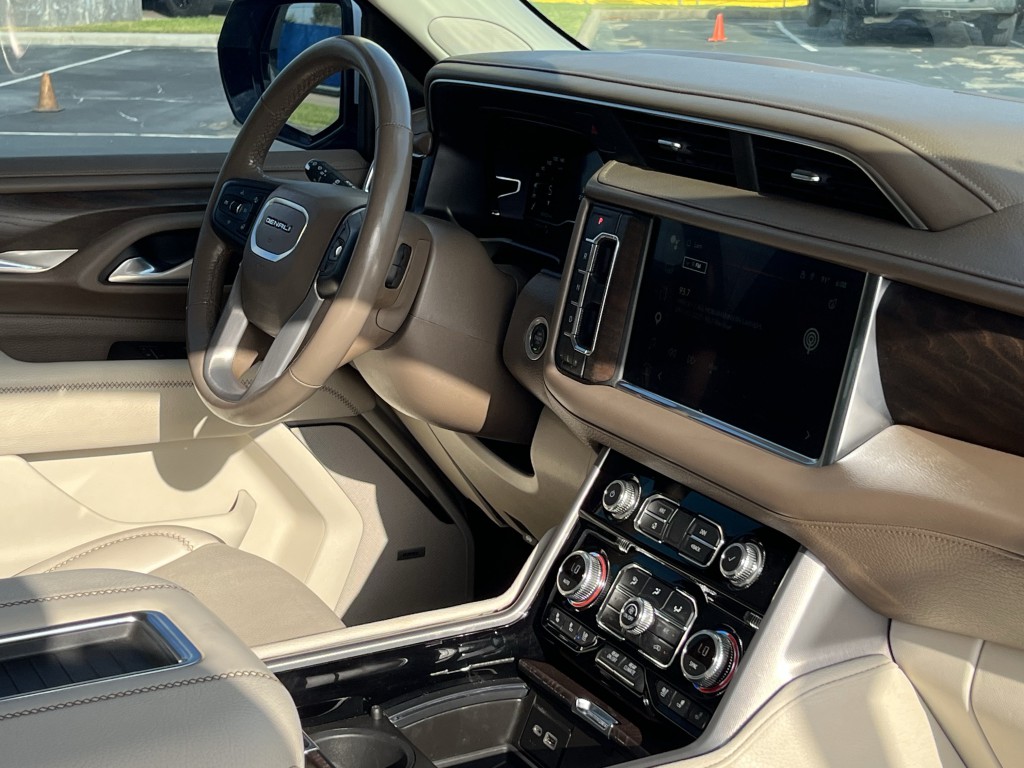 2022 GMC Yukon Image 17