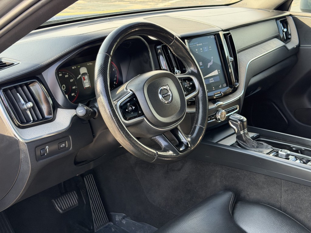 2018 Volvo XC60 Image 8