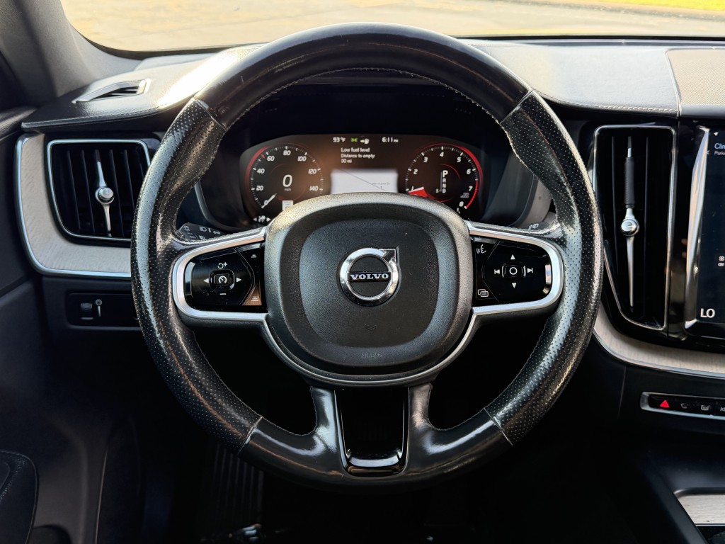 2018 Volvo XC60 Image 9