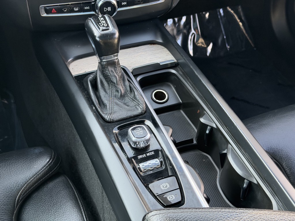 2018 Volvo XC60 Image 13