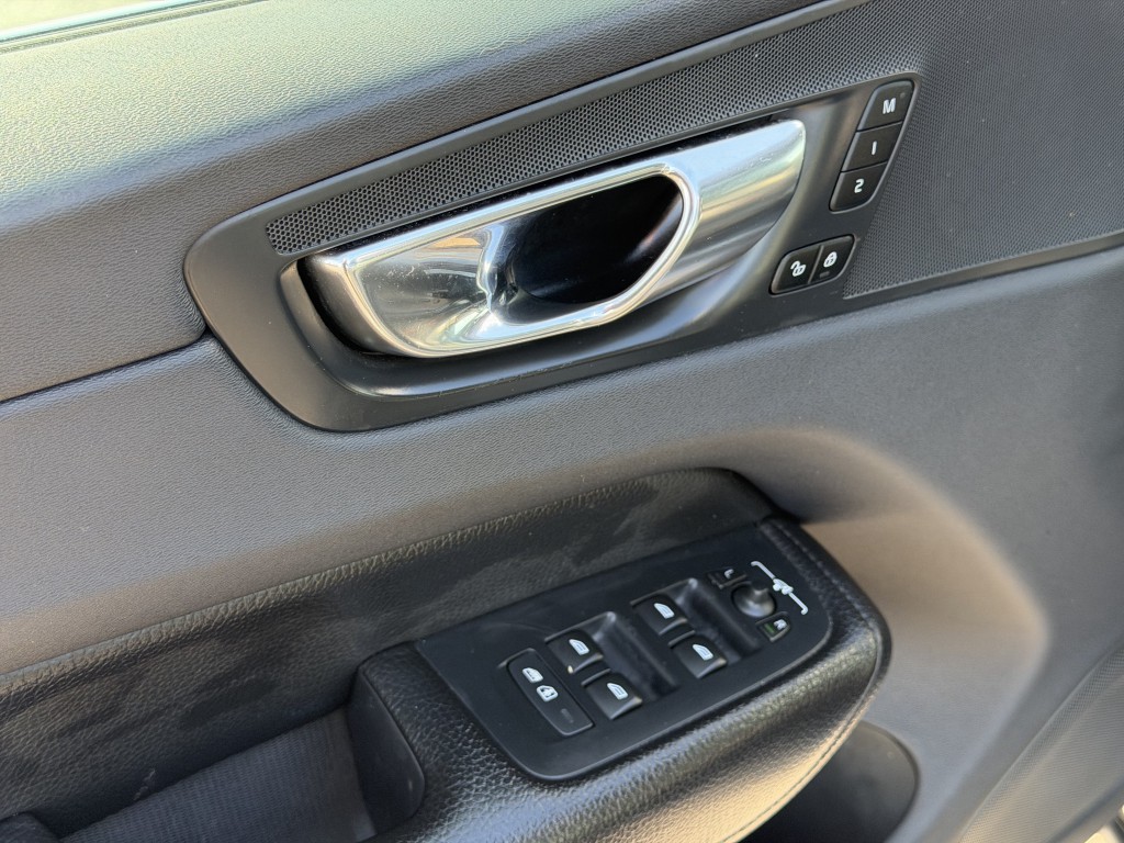 2018 Volvo XC60 Image 14