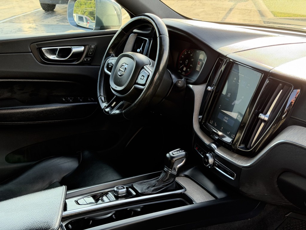 2018 Volvo XC60 Image 19