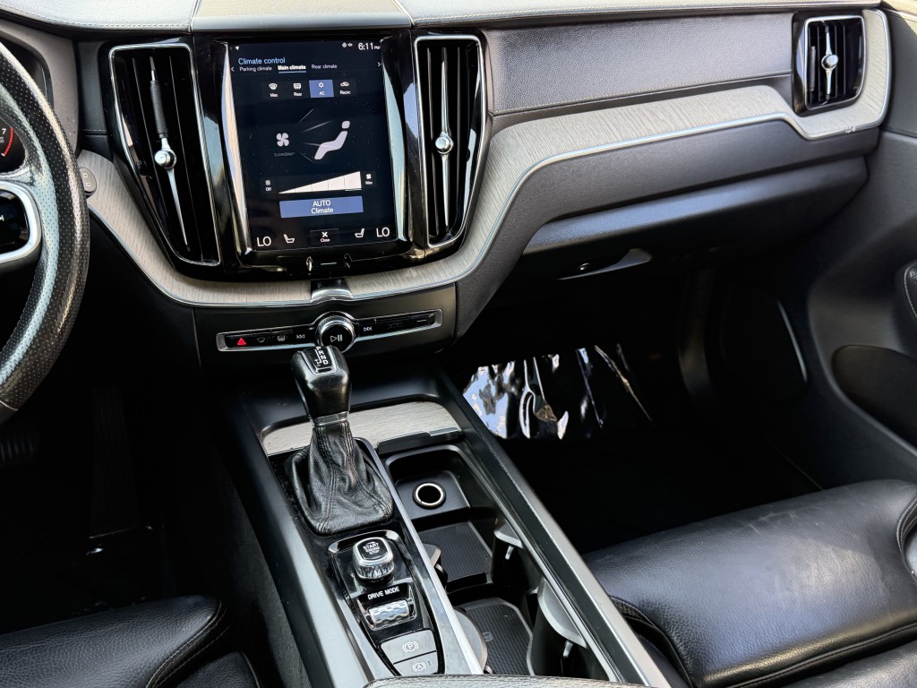 2018 Volvo XC60 Image 21