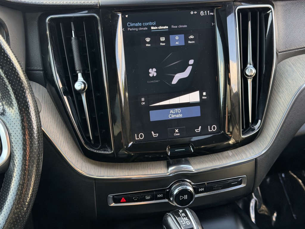 2018 Volvo XC60 Image 22