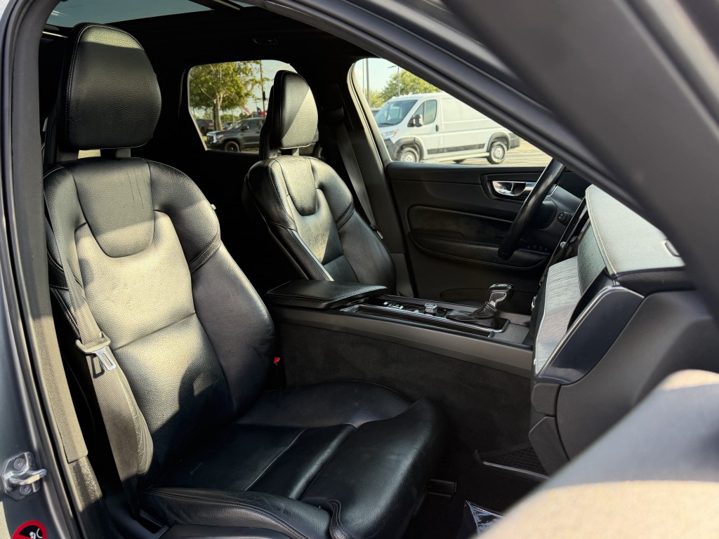 2018 Volvo XC60 Image 24
