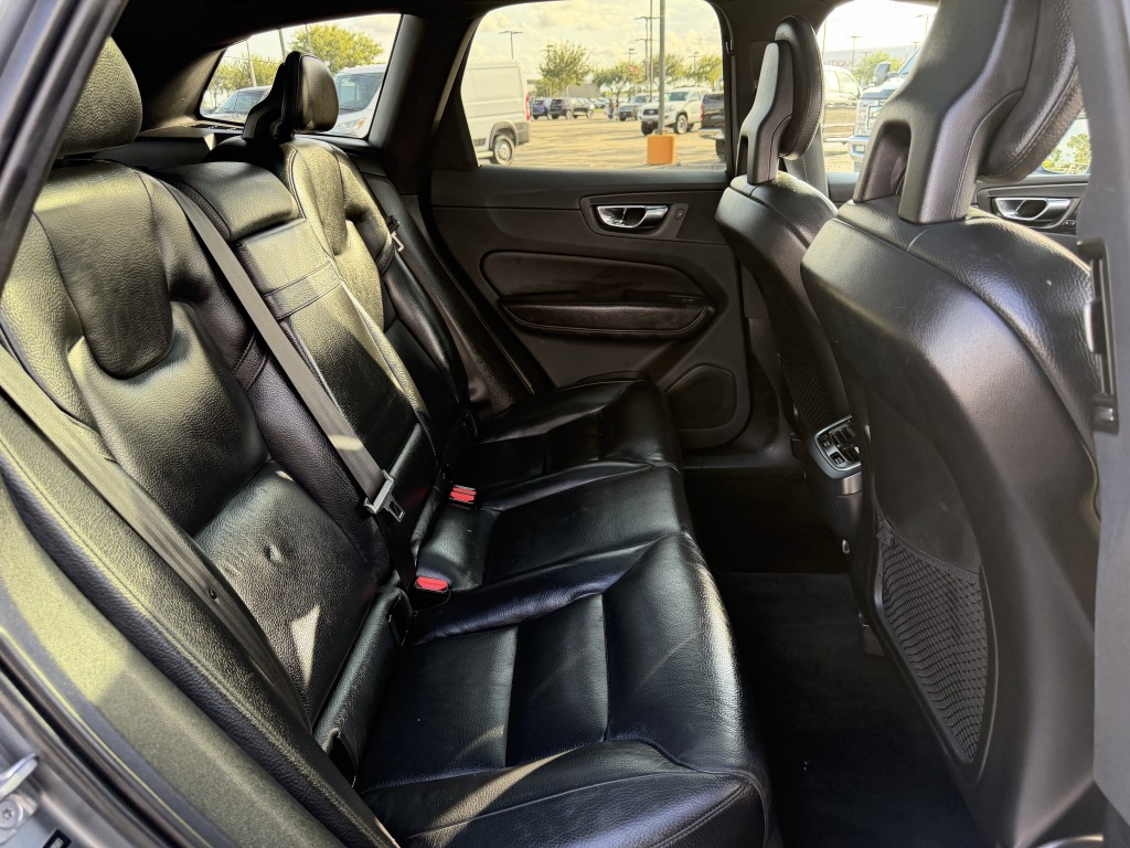 2018 Volvo XC60 Image 25