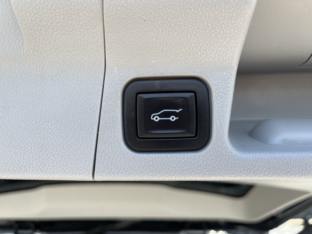 2023 GMC Acadia Image 13