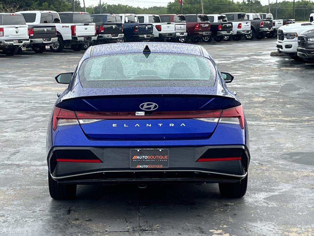 2026 Hyundai Elantra Image 8