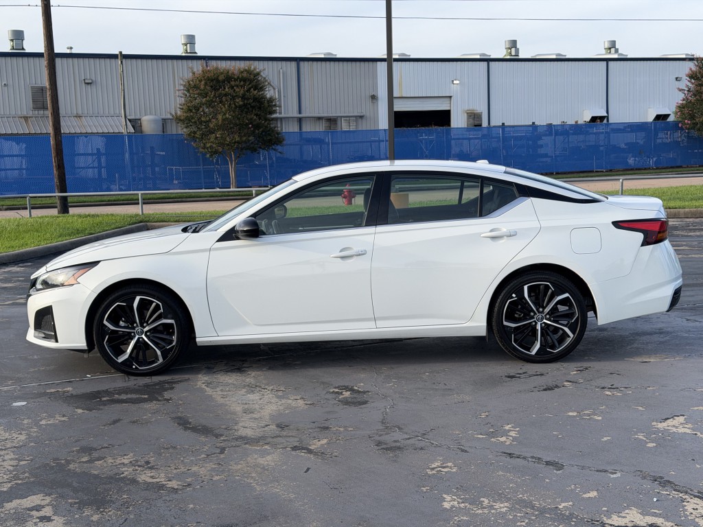 2025 Nissan Altima Image 11