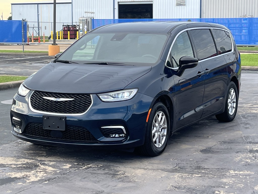 2025 Chrysler Pacifica Image 5