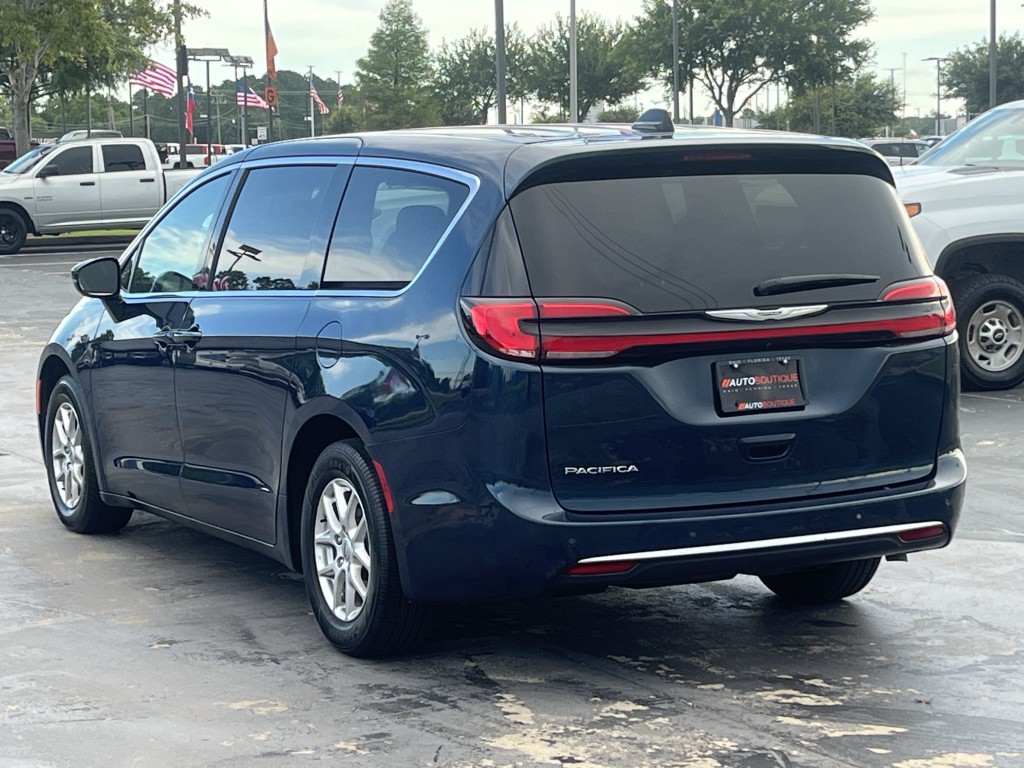 2025 Chrysler Pacifica Image 8