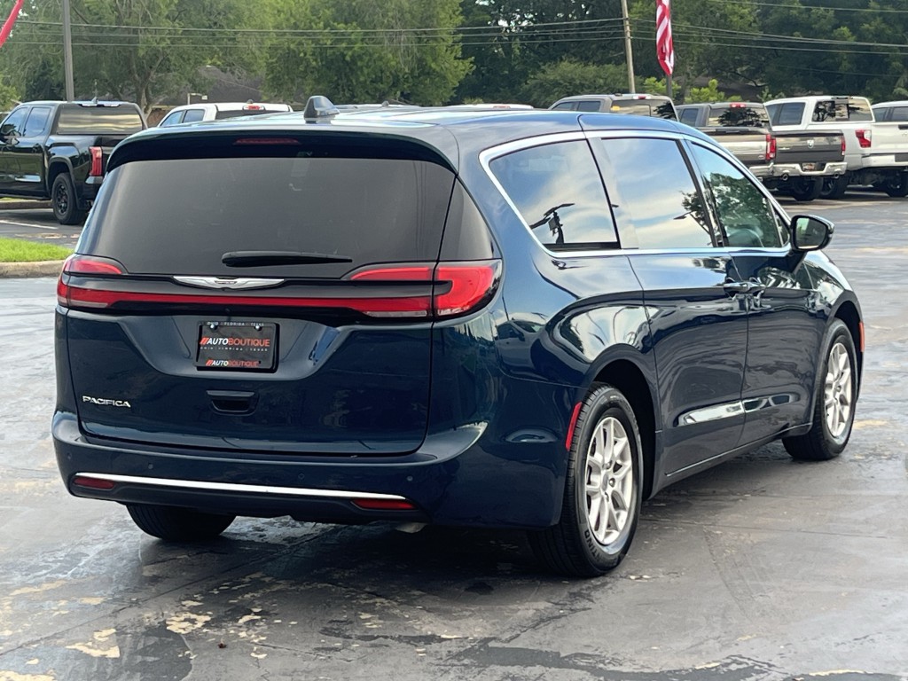 2025 Chrysler Pacifica Image 9