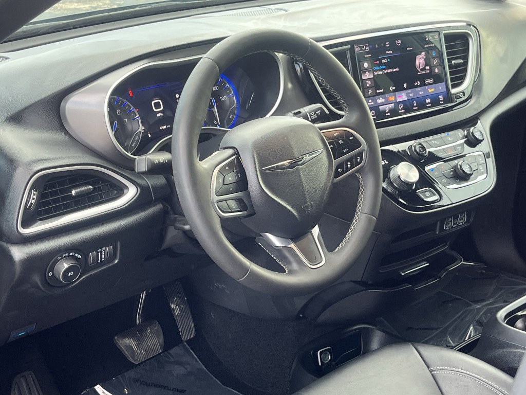 2025 Chrysler Pacifica Image 14