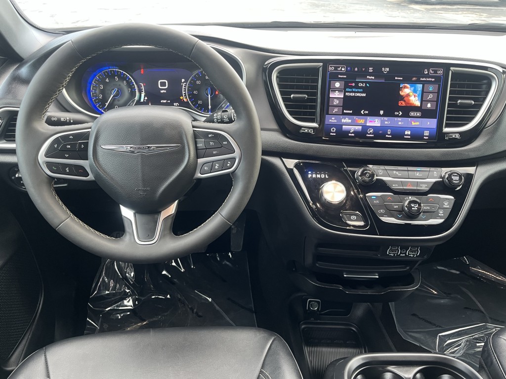 2025 Chrysler Pacifica Image 16