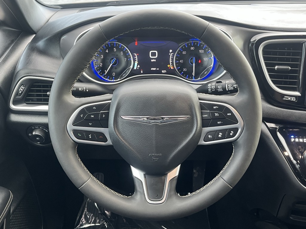 2025 Chrysler Pacifica Image 17