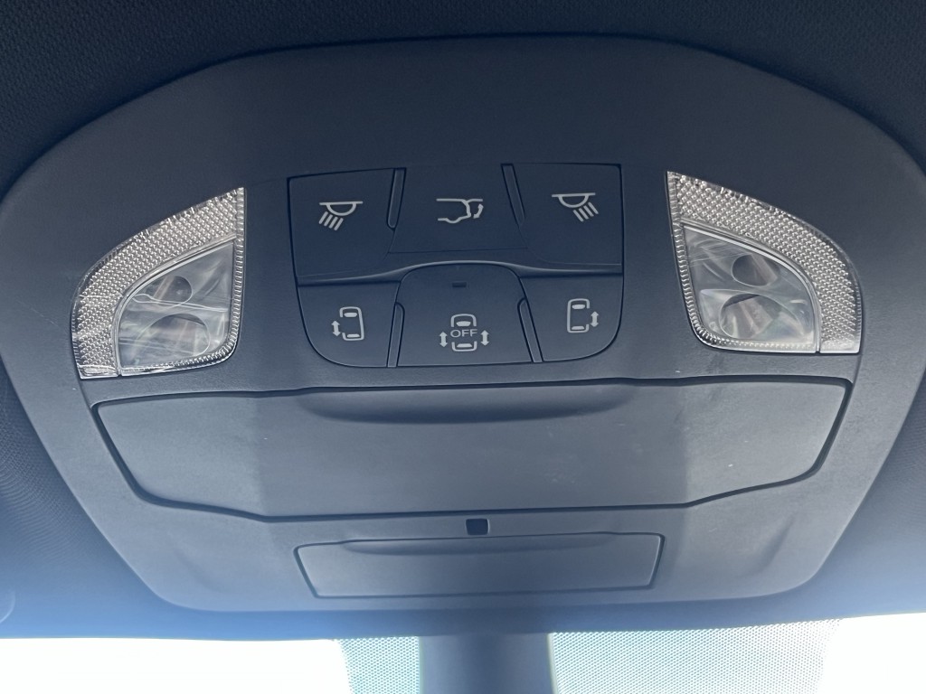 2025 Chrysler Pacifica Image 23