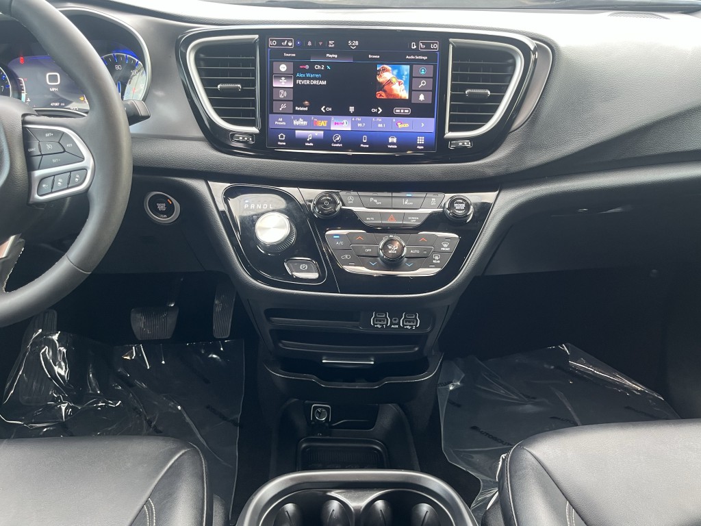 2025 Chrysler Pacifica Image 24