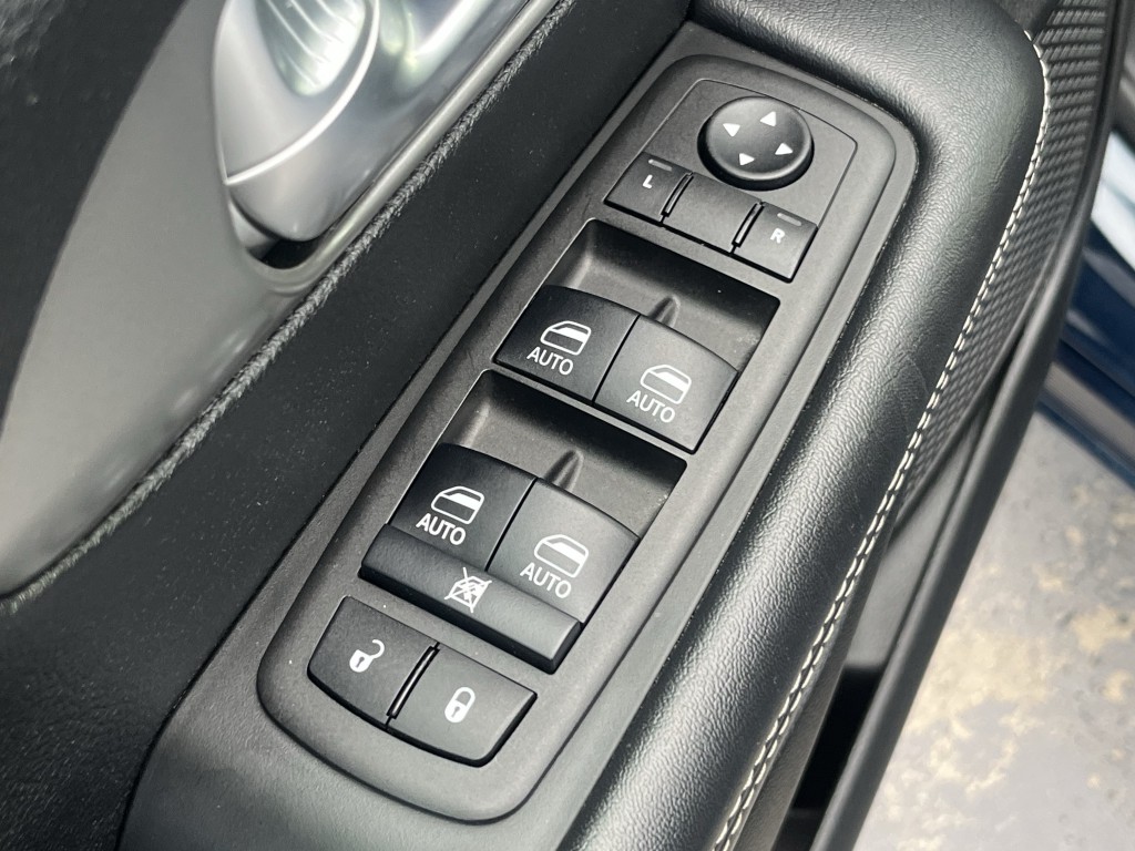 2025 Chrysler Pacifica Image 25