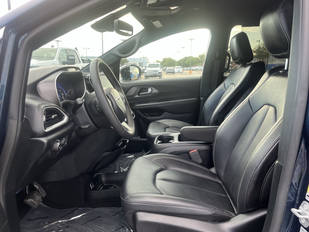 2025 Chrysler Pacifica Image 27