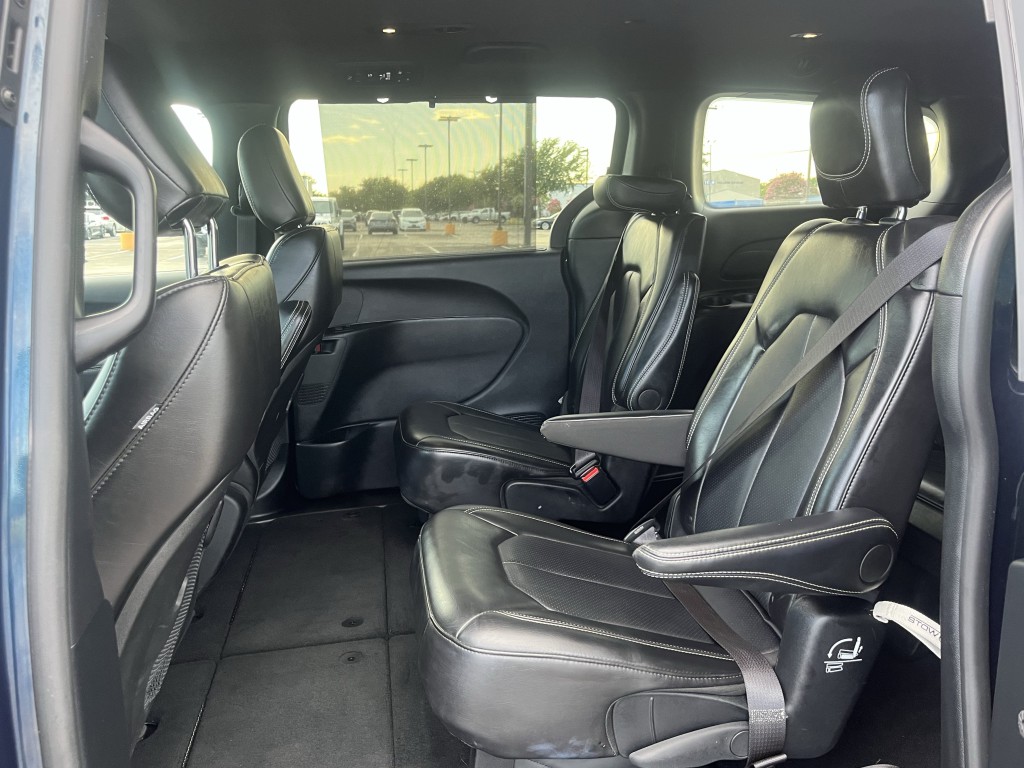 2025 Chrysler Pacifica Image 29