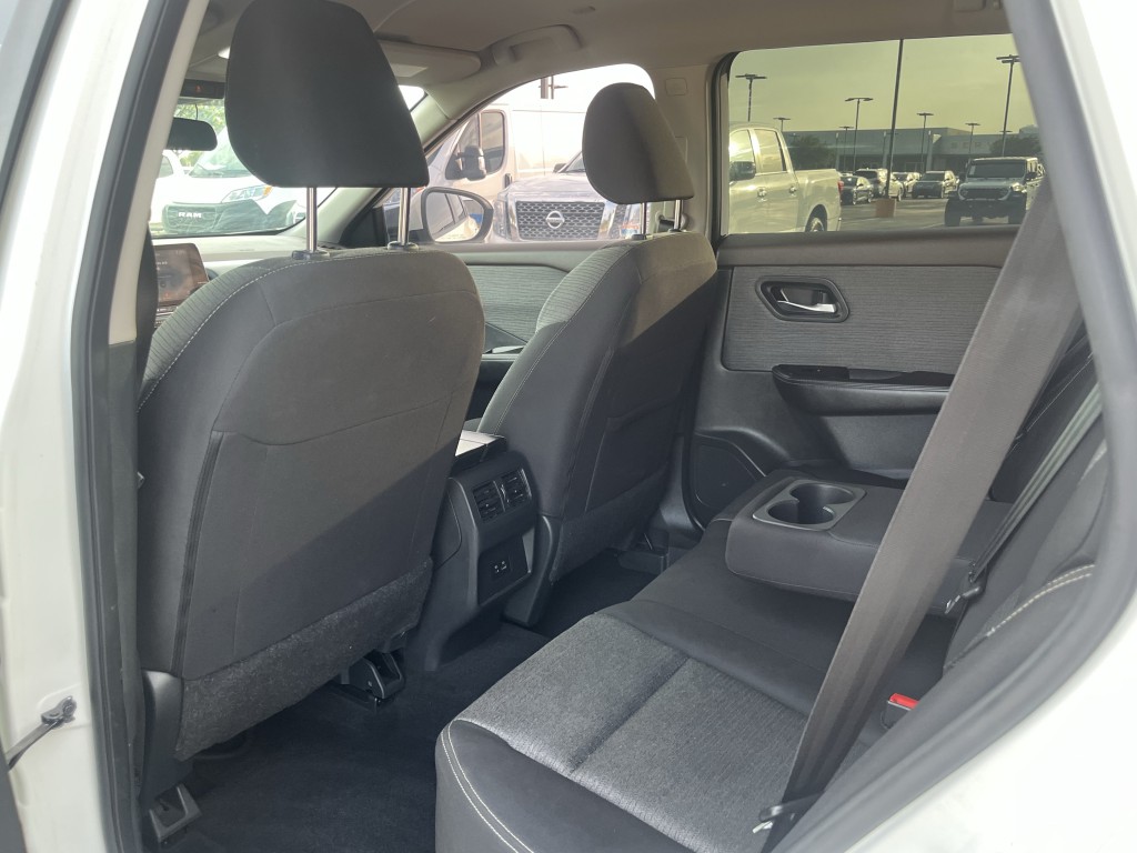 2023 Nissan Rogue Image 32