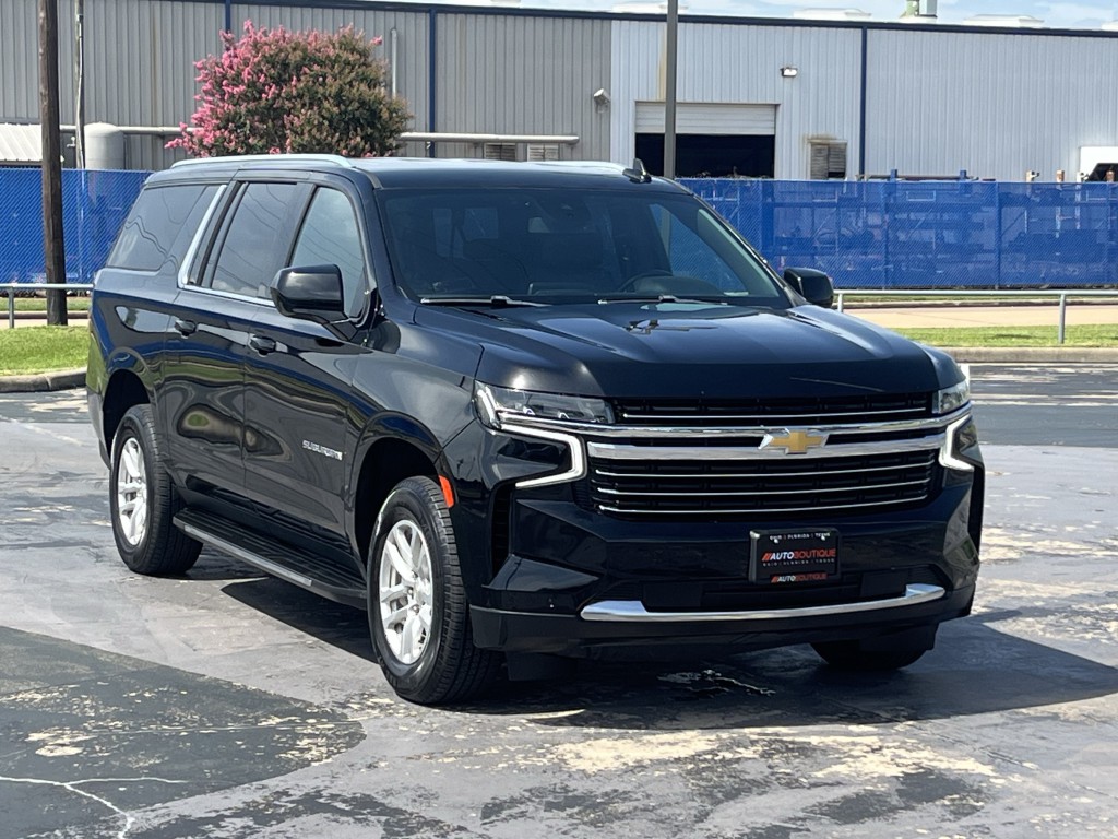2023 Chevrolet Suburban Image 3