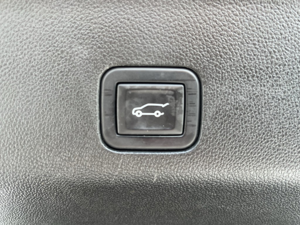 2023 Chevrolet Suburban Image 13