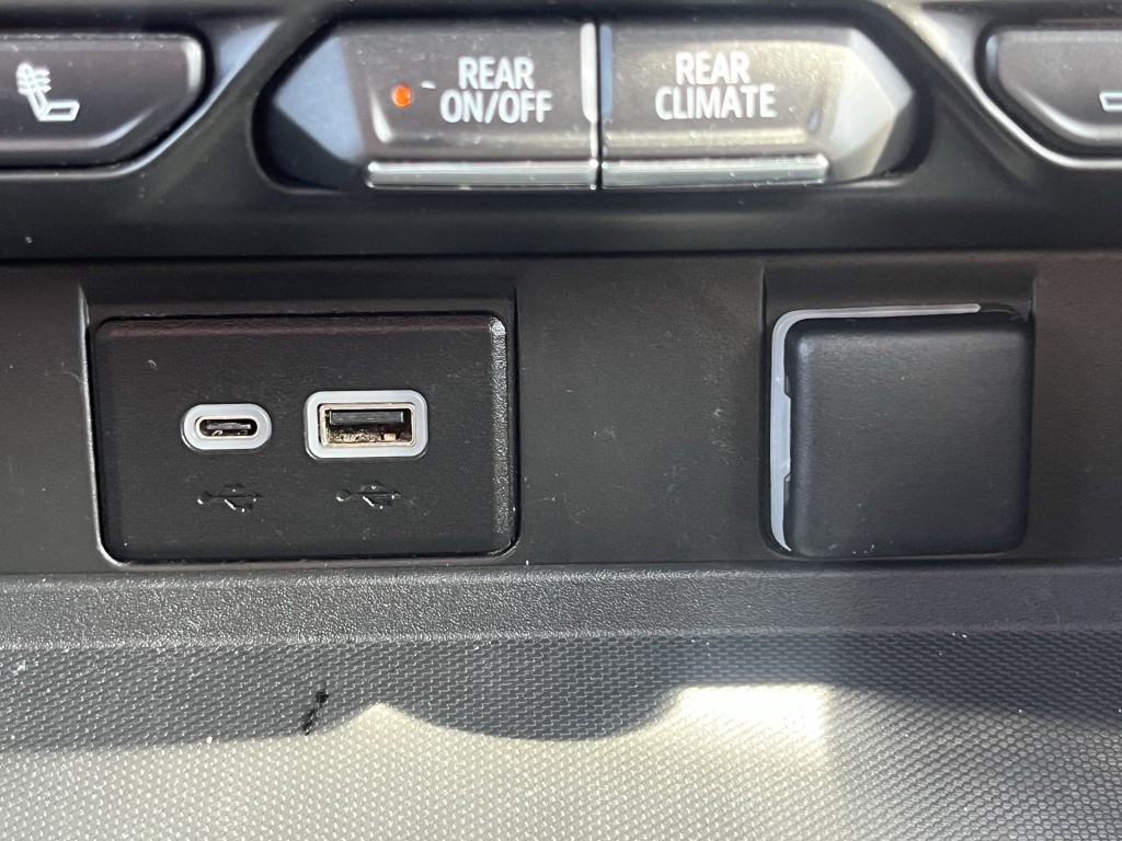 2023 Chevrolet Suburban Image 23