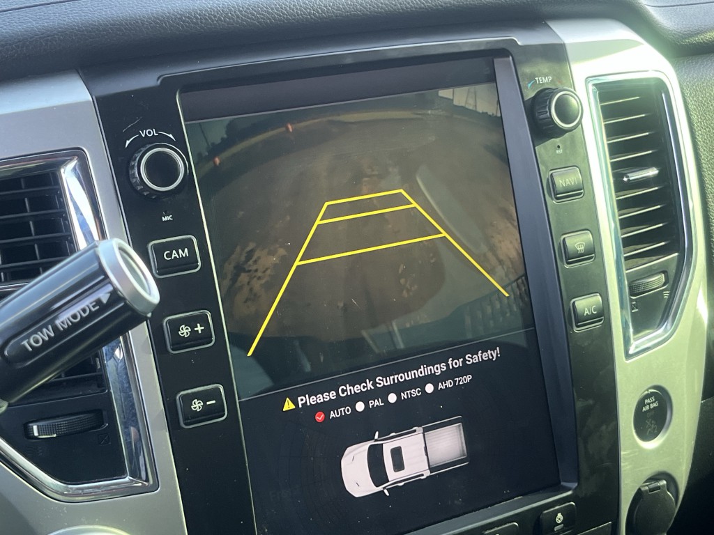 2018 Nissan Titan Image 21