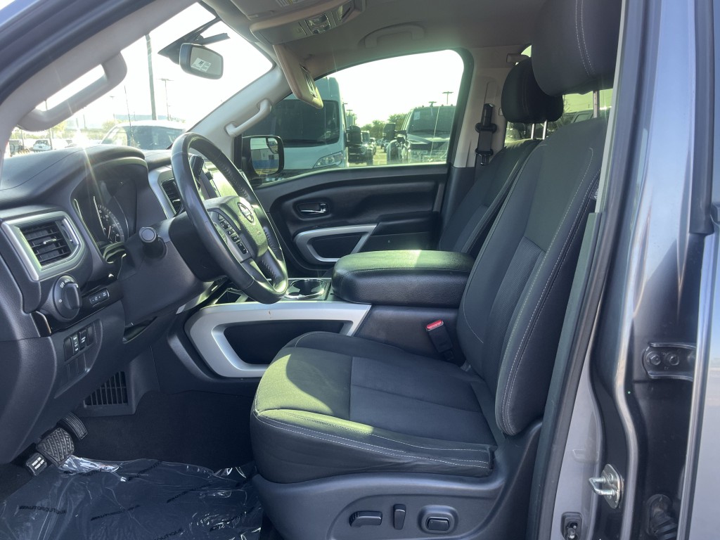 2018 Nissan Titan Image 26