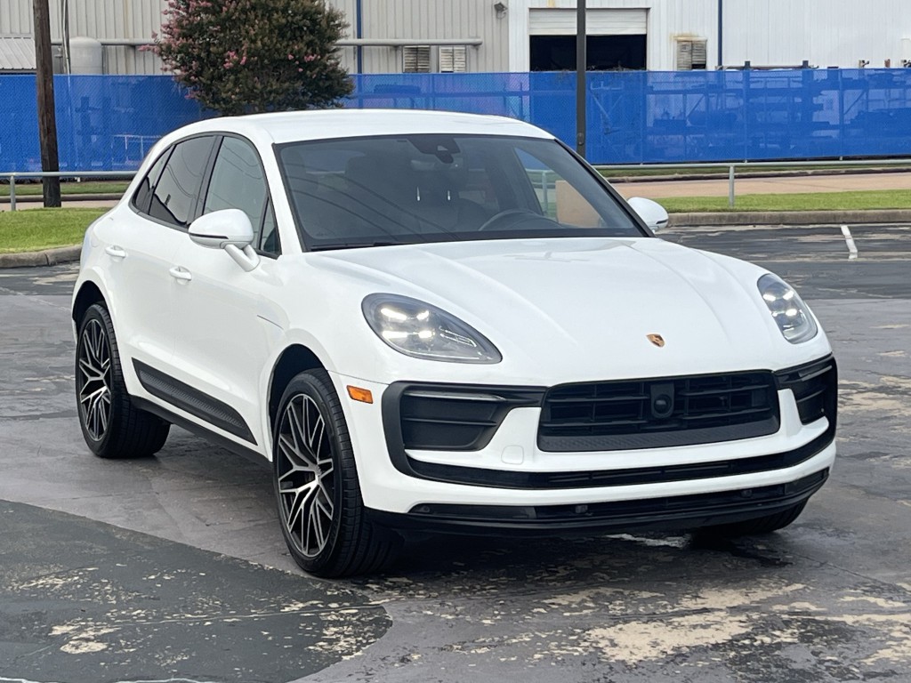 2023 Porsche Macan Image 3