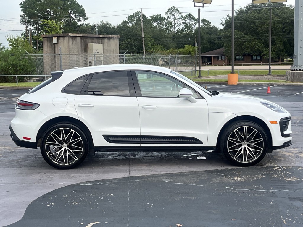 2023 Porsche Macan Image 10