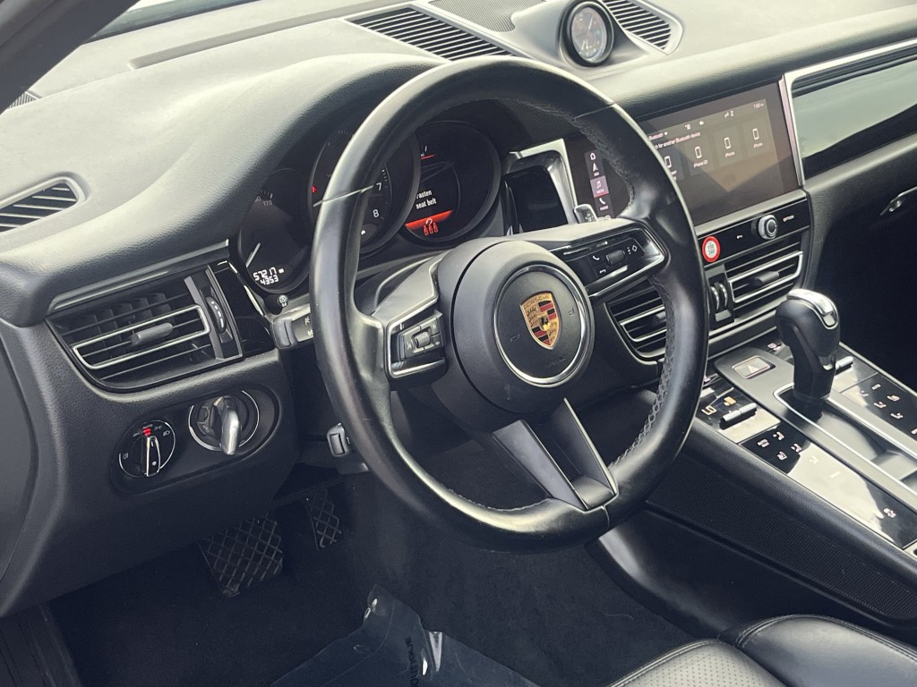 2023 Porsche Macan Image 12