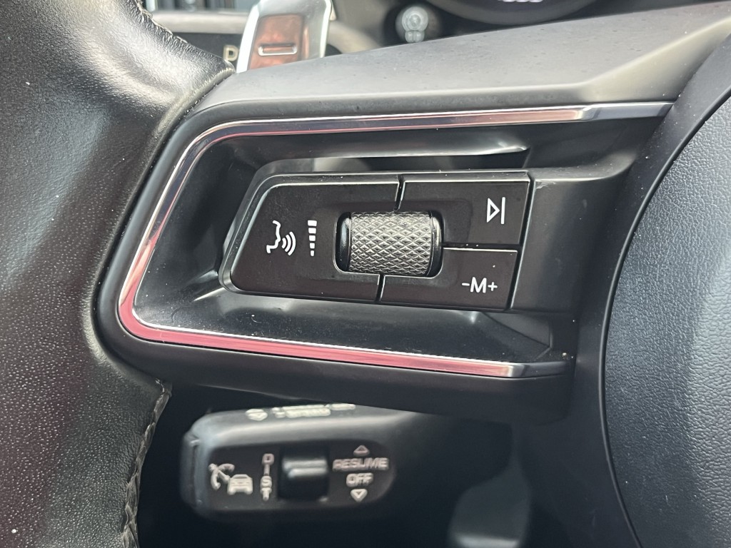 2023 Porsche Macan Image 16