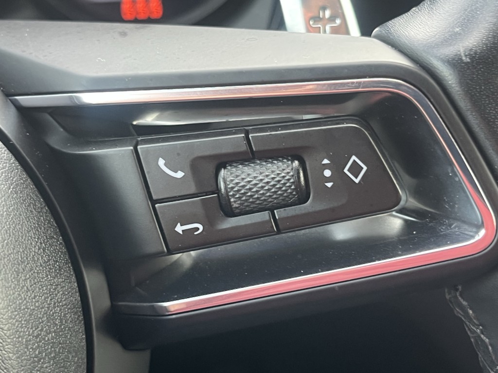 2023 Porsche Macan Image 17