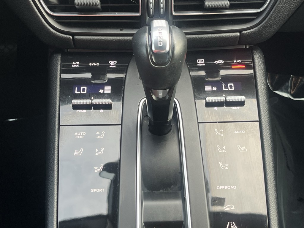 2023 Porsche Macan Image 19