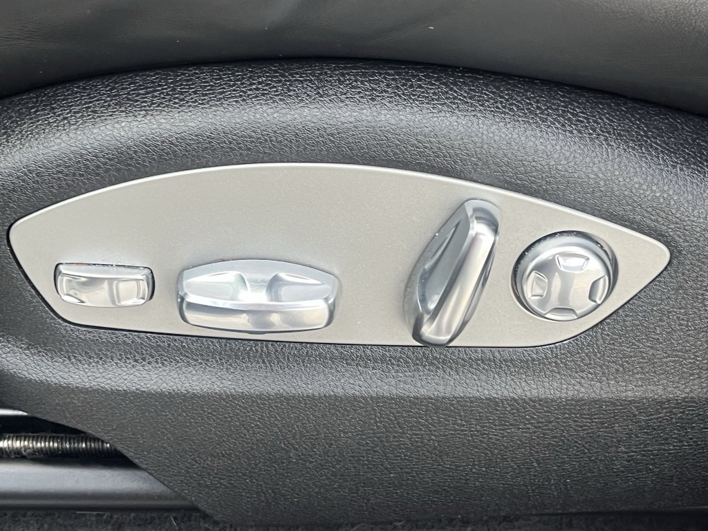 2023 Porsche Macan Image 24