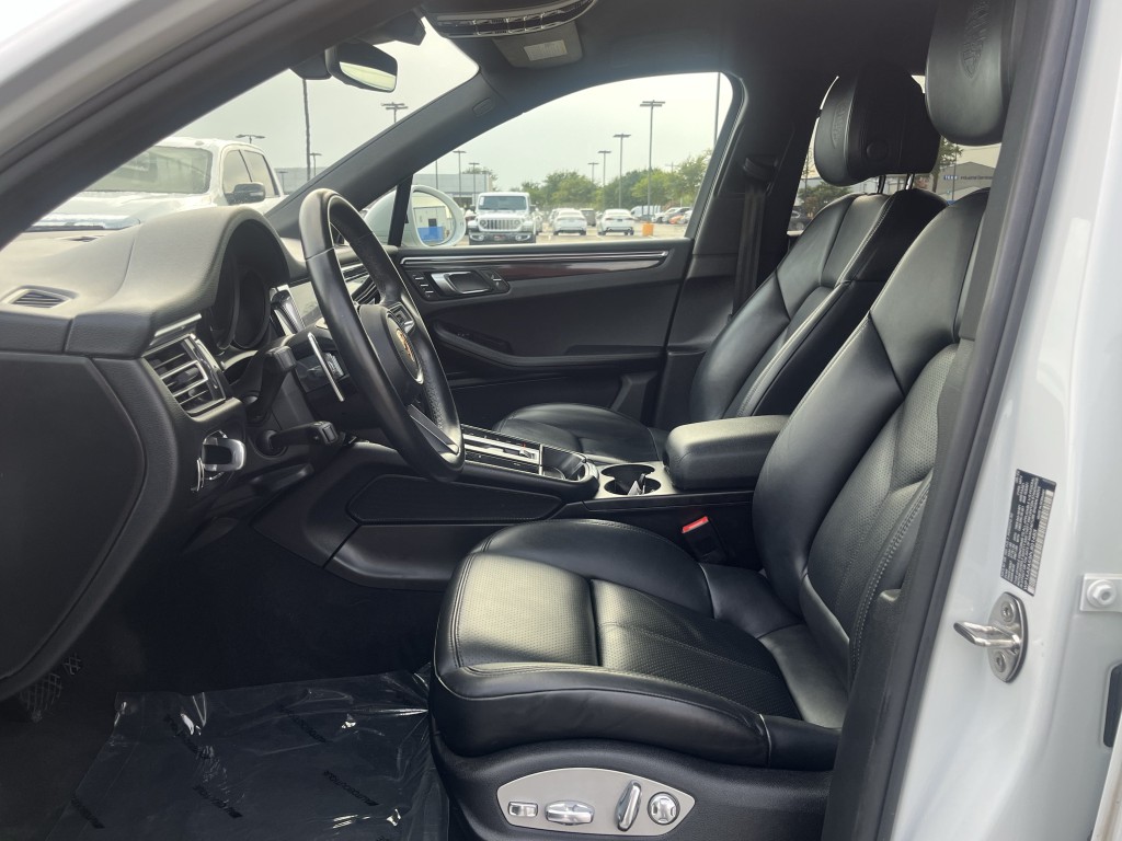 2023 Porsche Macan Image 26