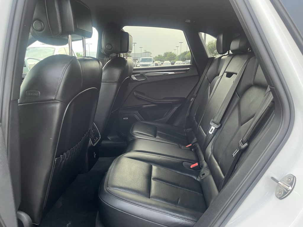 2023 Porsche Macan Image 28