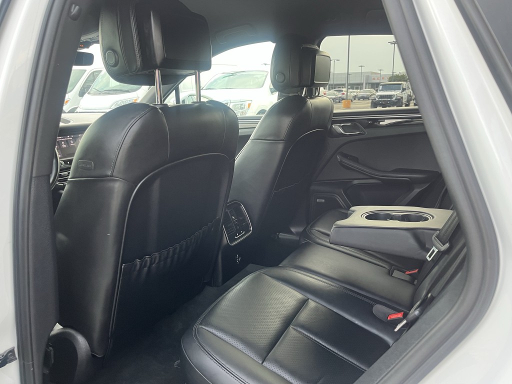 2023 Porsche Macan Image 29