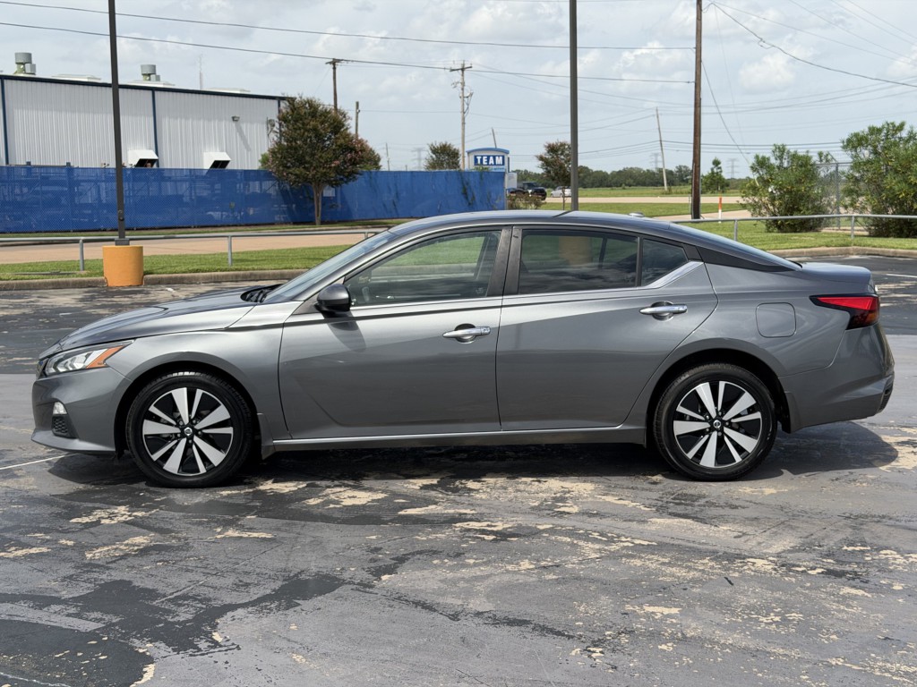 2022 Nissan Altima Image 11
