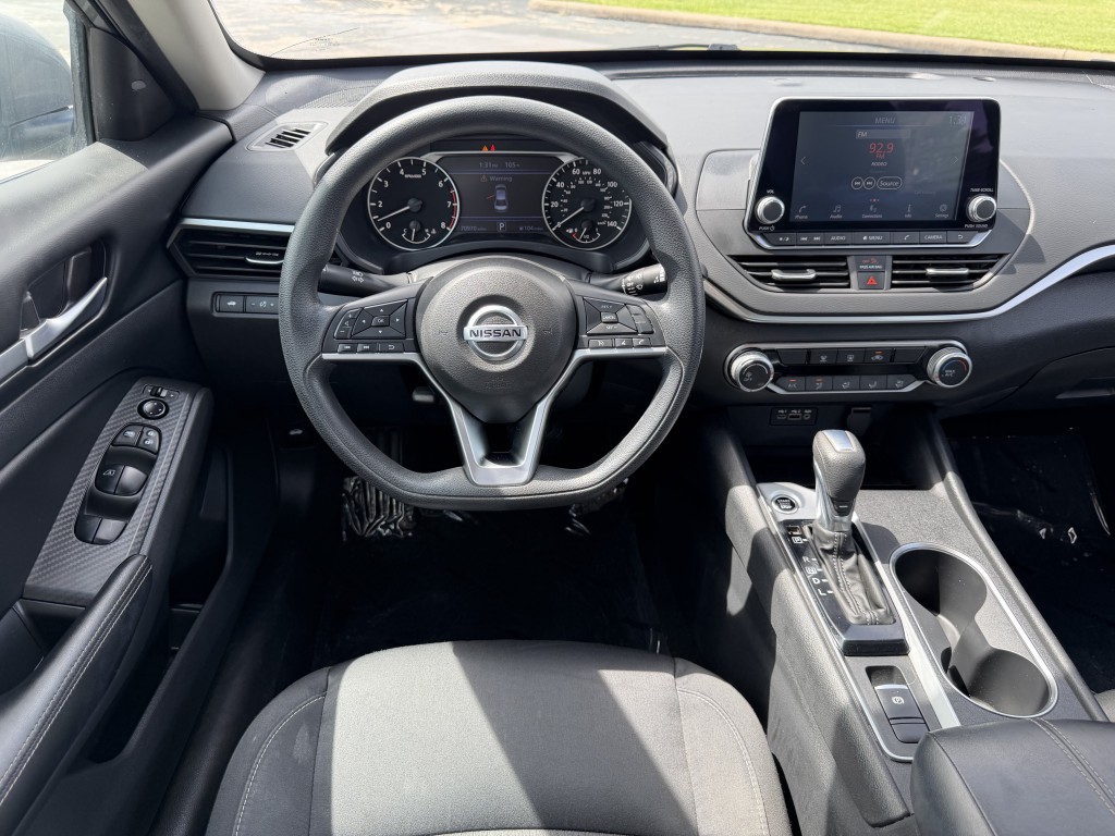 2022 Nissan Altima Image 13