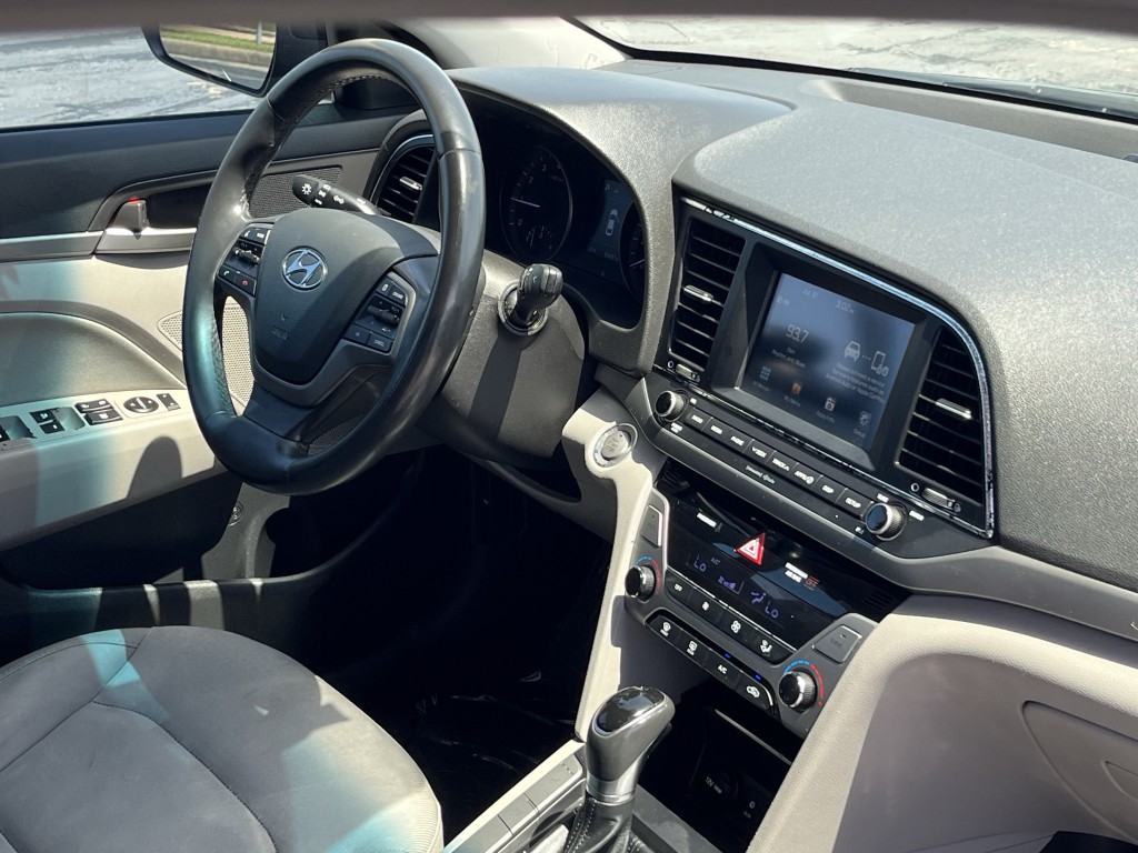 2018 Hyundai Elantra Image 15