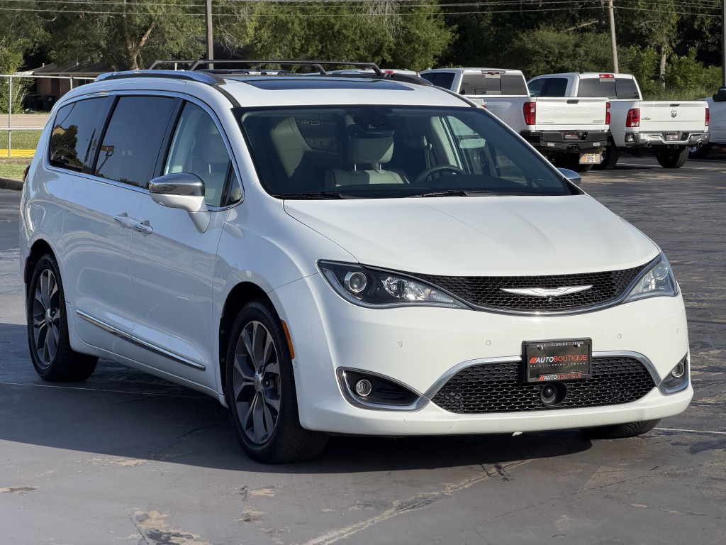2017 Chrysler Pacifica Image 3