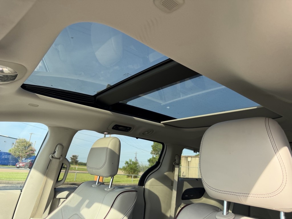 2017 Chrysler Pacifica Image 7