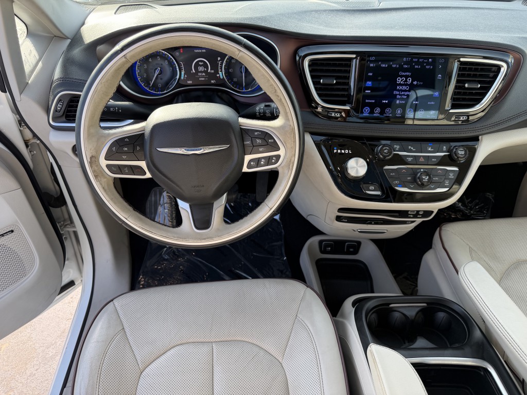 2017 Chrysler Pacifica Image 9