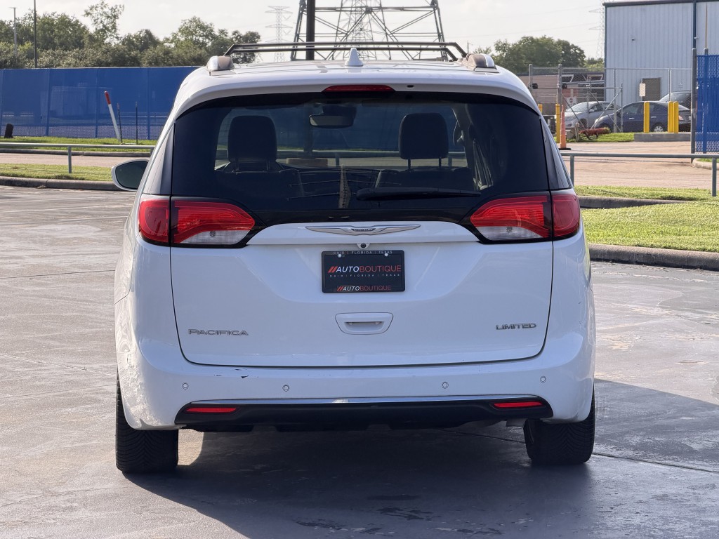 2017 Chrysler Pacifica Image 15