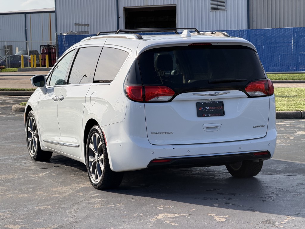 2017 Chrysler Pacifica Image 16