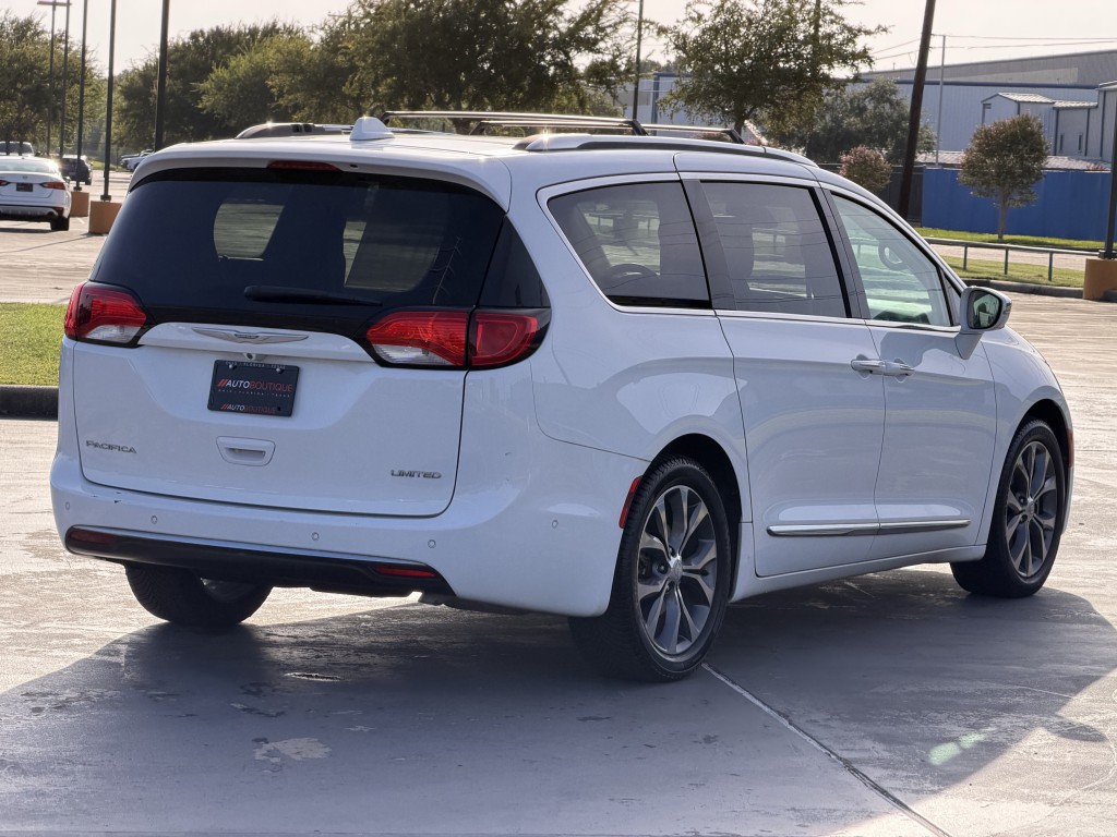 2017 Chrysler Pacifica Image 17