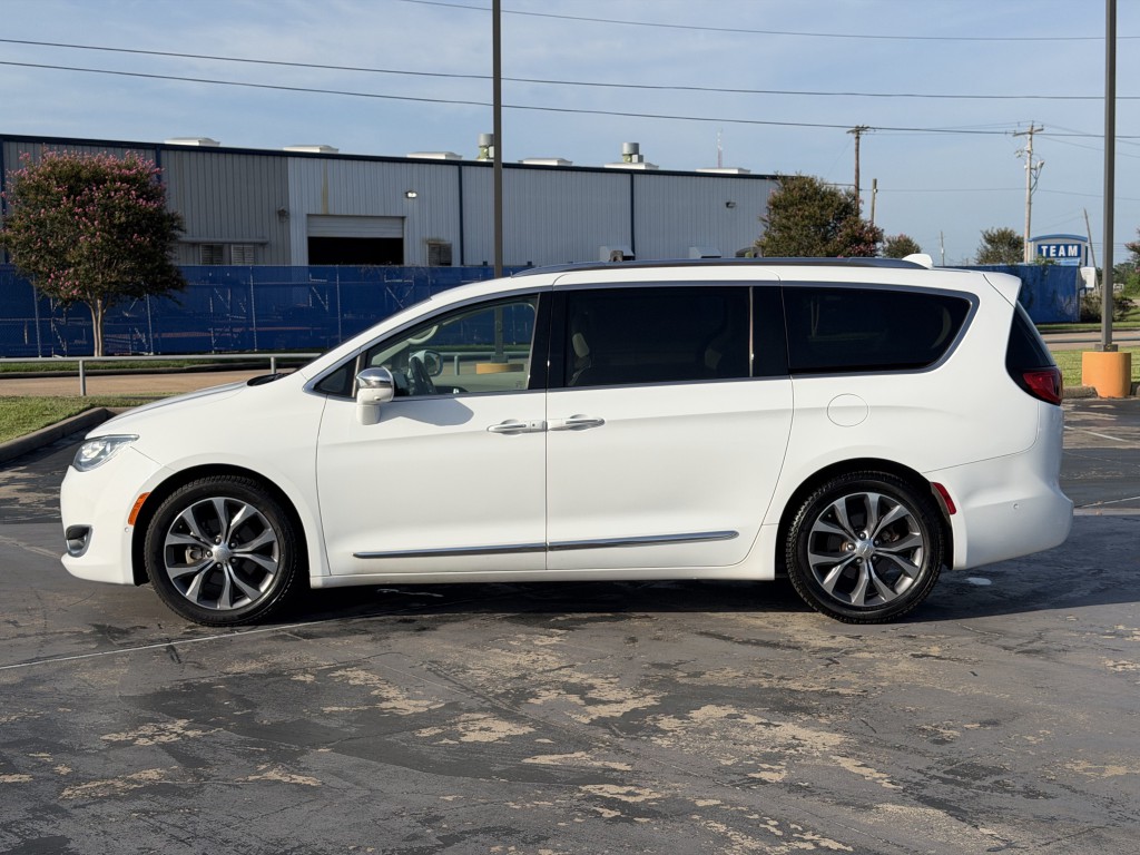 2017 Chrysler Pacifica Image 18